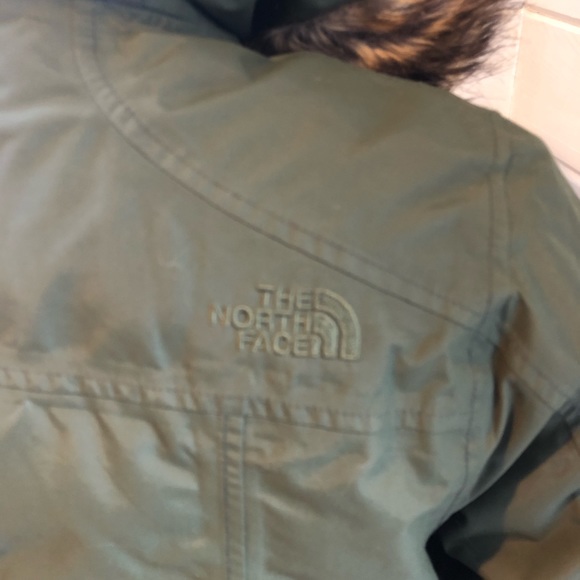 North Face Women’s goose down parka - Picture 4 of 7